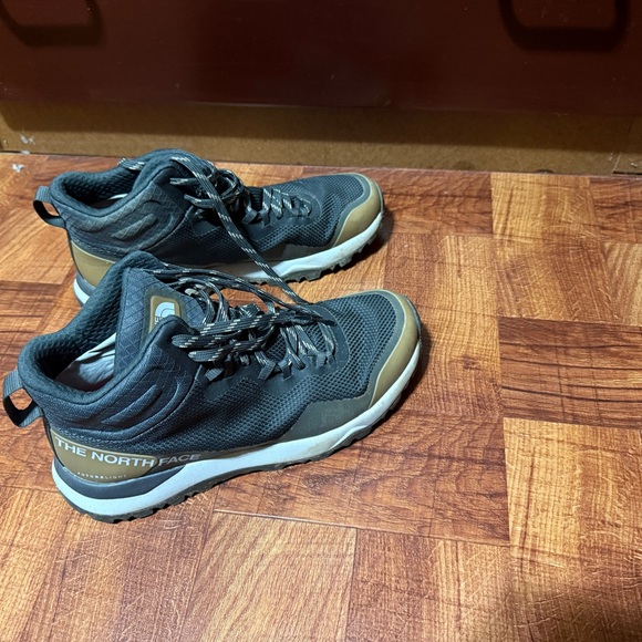 The North Face Black and Tan Hiking Boots - Picture 3 of 5